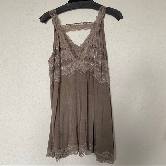 Taupe lace tank top - Picture 2 of 5